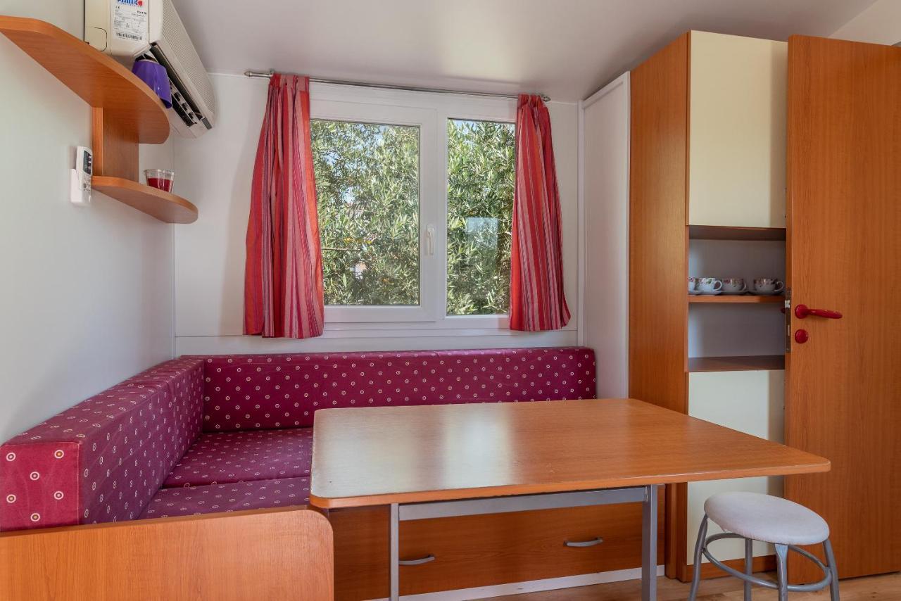'Olive Grove' Camping House-Near The Beach Divulje 外观 照片